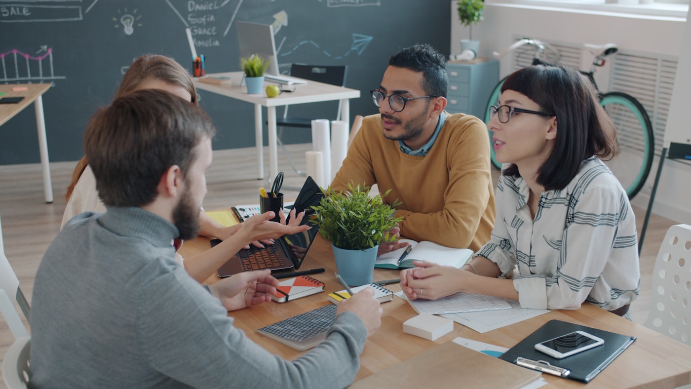 Colaboradores de PME usando benefício de saúde empresarial